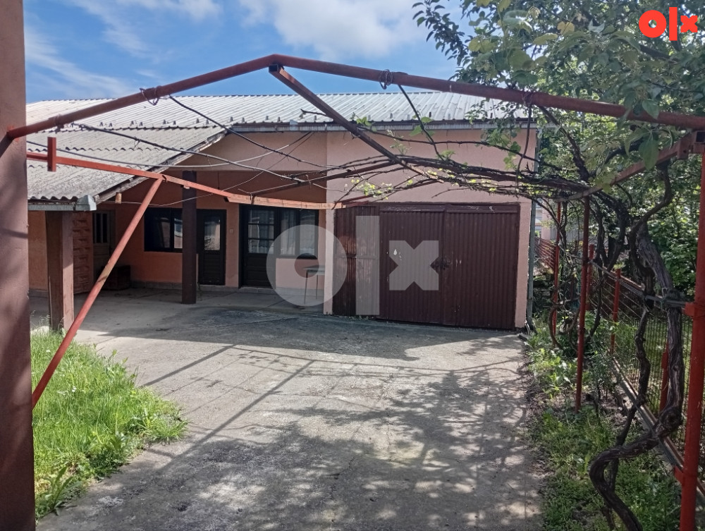 Izdajem cijeli sprat kuće i garažu .Sve info na tel +38763991135 2