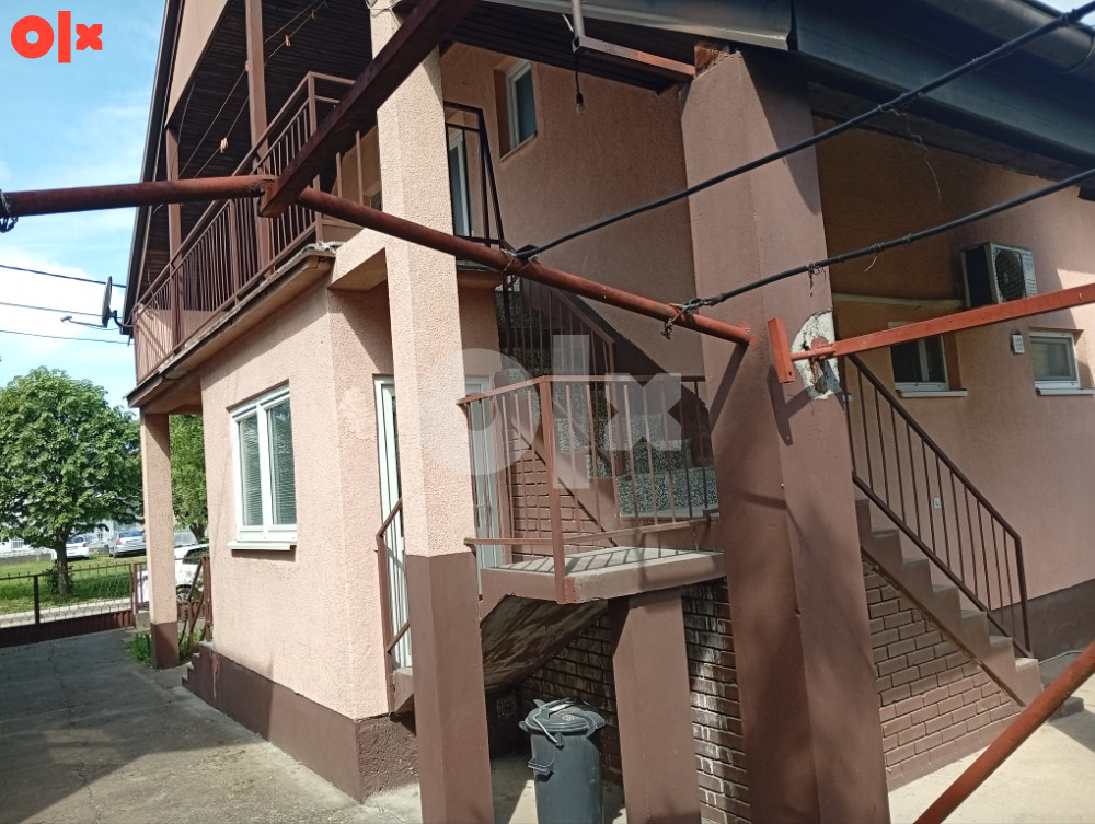 Izdajem cijeli sprat kuće i garažu .Sve info na tel +38763991135