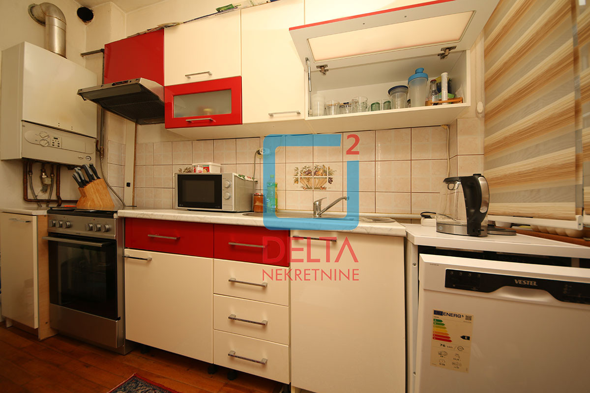 Četverosoban stan / 73 m2 / 1. sprat / Centar / Danijela Ozme 5