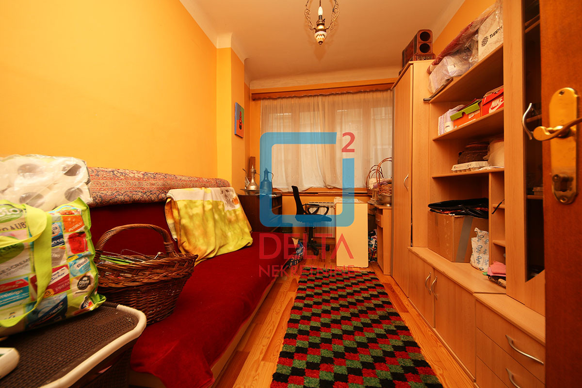 Četverosoban stan / 73 m2 / 1. sprat / Centar / Danijela Ozme 7