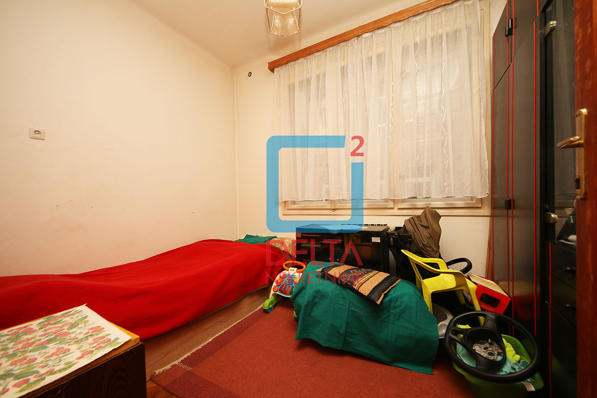 Četverosoban stan / 73 m2 / 1. sprat / Centar / Danijela Ozme 8
