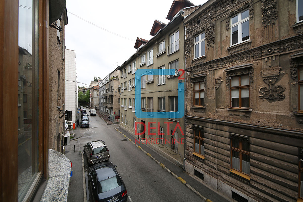 Četverosoban stan / 73 m2 / 1. sprat / Centar / Danijela Ozme 11