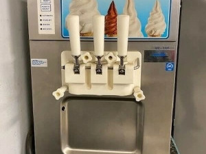 Aparat za sladoled točeni soft ice cream CARPIGIANI