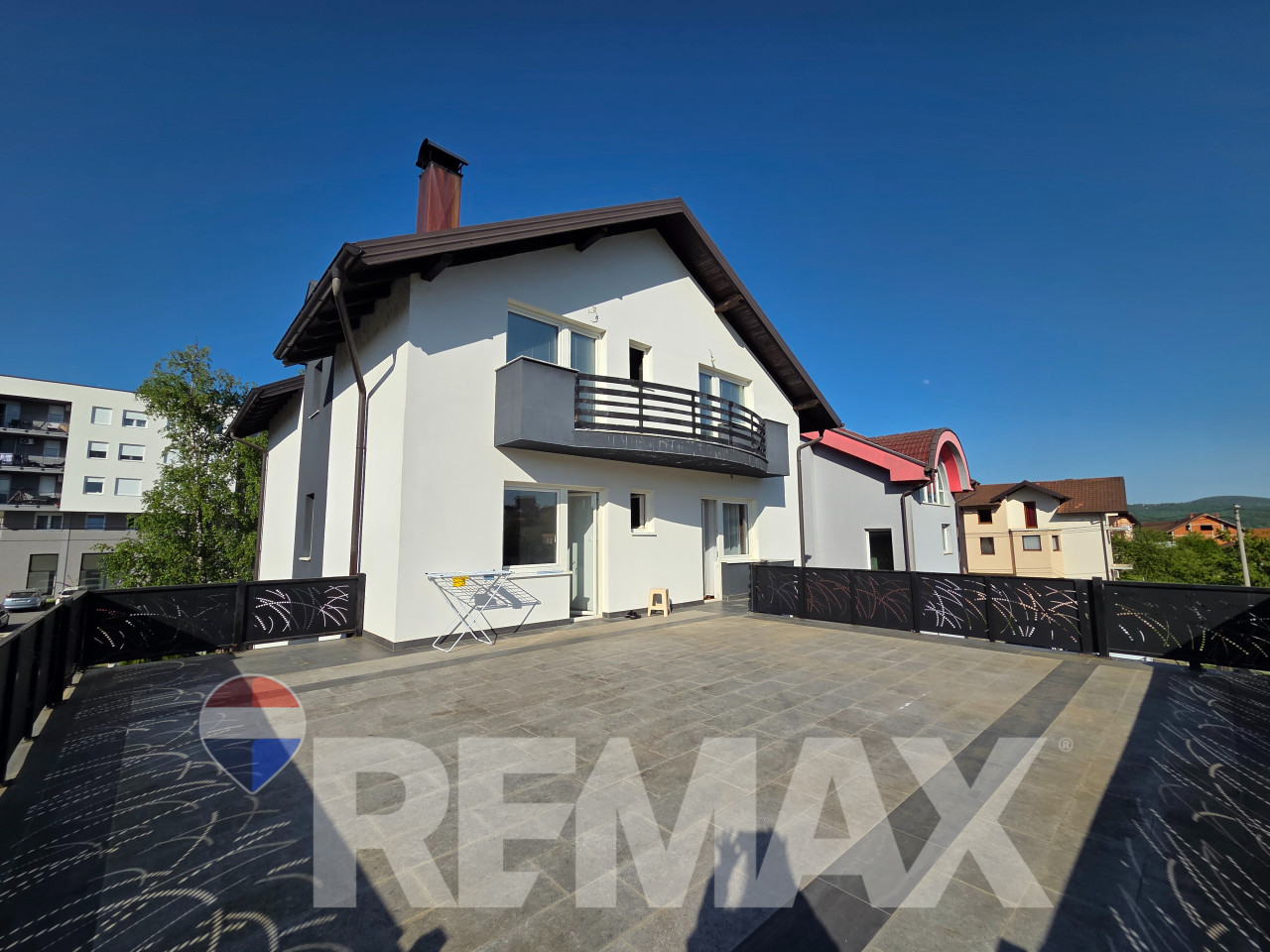 Kuća 3 etaže, sa poslovnim prostorom i garažom, plac 908m2 24