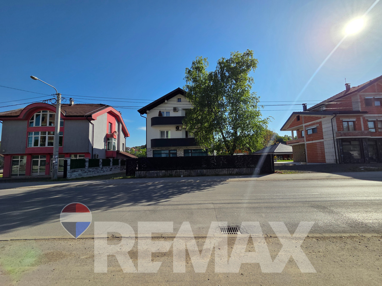 Kuća 3 etaže, sa poslovnim prostorom i garažom, plac 908m2 29
