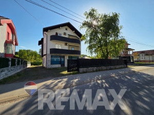 Kuća 3 etaže, sa poslovnim prostorom i garažom, plac 908m2