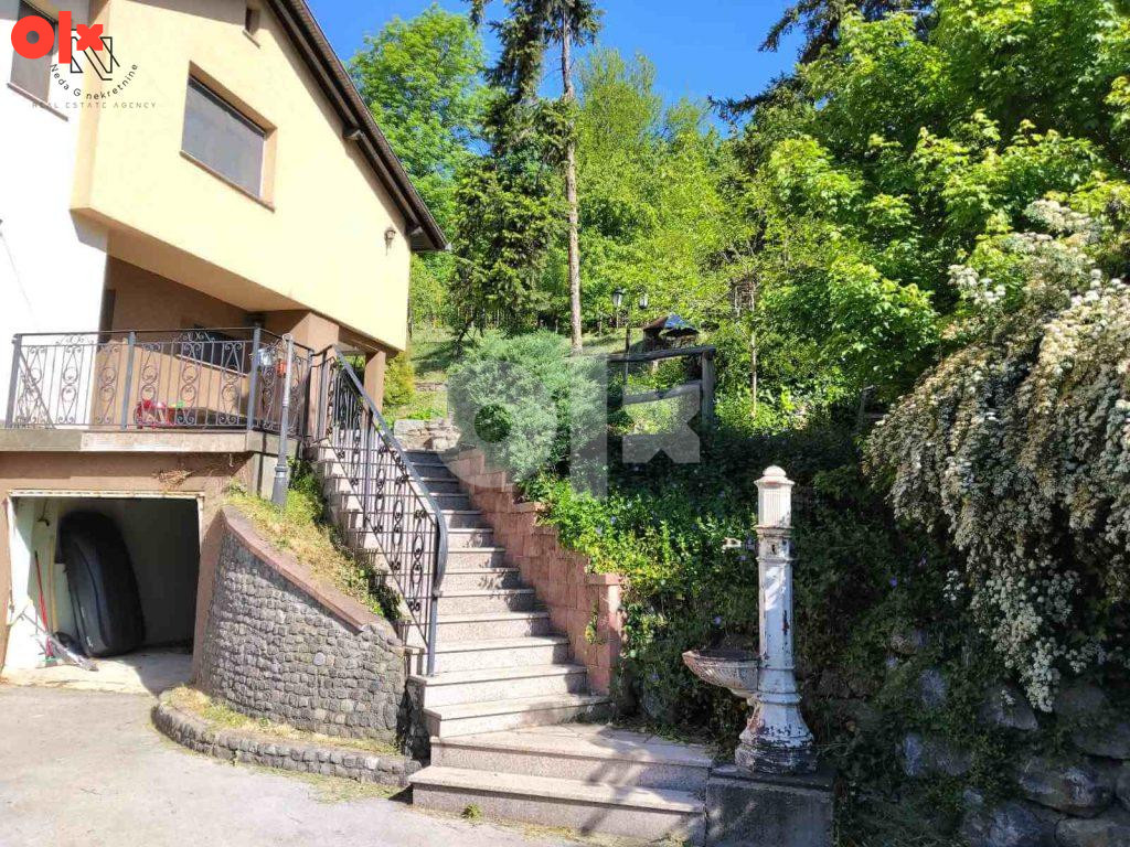 Kozarska ulica- Hiseta; novija kuća sa okuć. 3