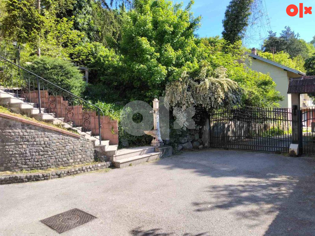 Kozarska ulica- Hiseta; novija kuća sa okuć. 5