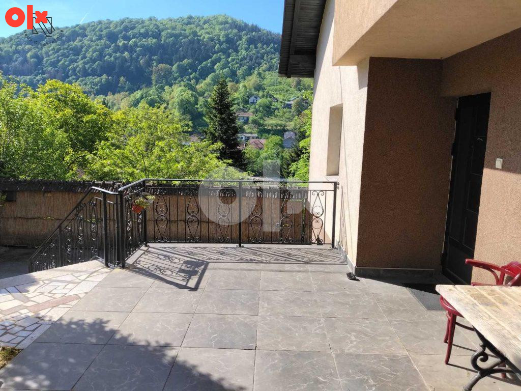 Kozarska ulica- Hiseta; novija kuća sa okuć. 6