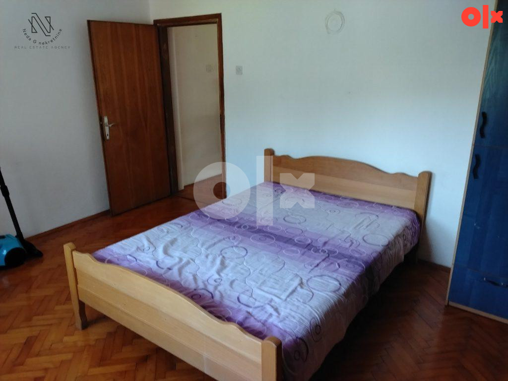 Kozarska ulica- Hiseta; novija kuća sa okuć. 17