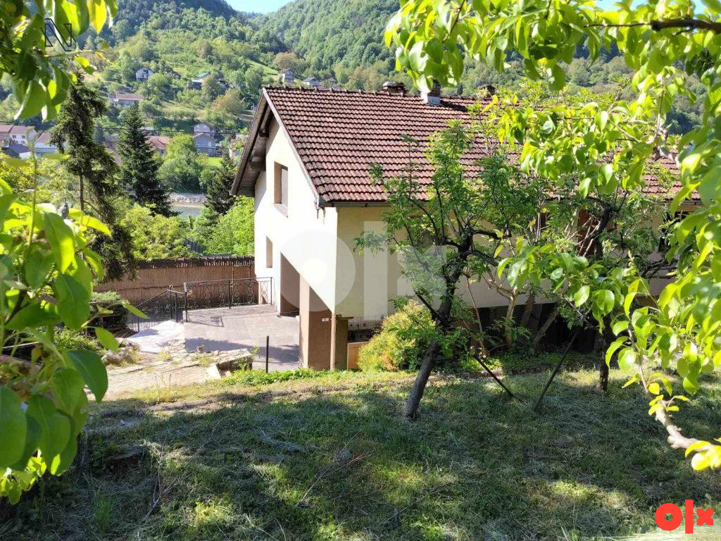 Kozarska ulica- Hiseta; novija kuća sa okuć. 4