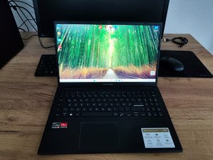 Laptop Asus Vivobook Ryzen 3 7320u 8GB DDR5 512GB WIN 11 OFFICE
