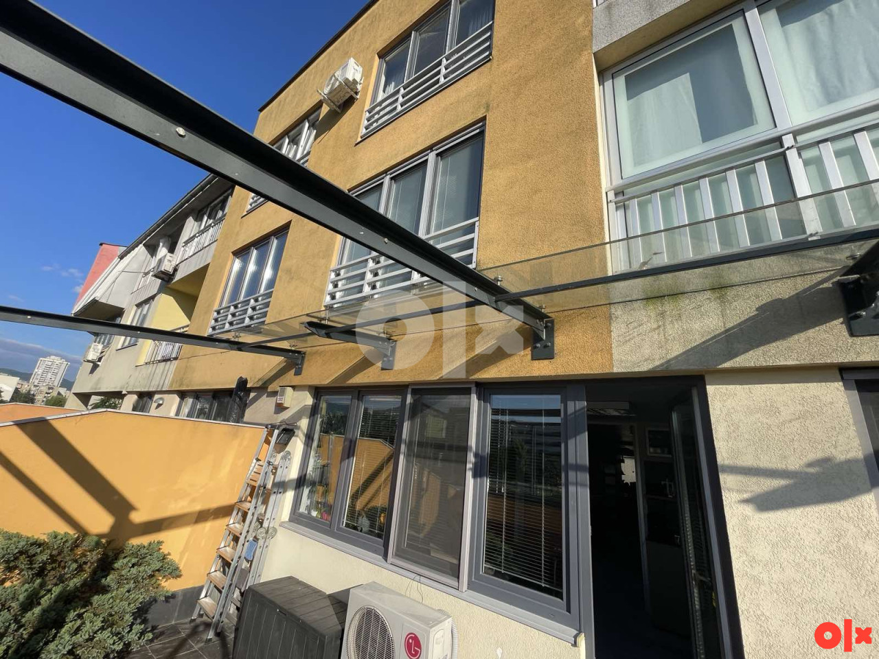Poslovni kancelarijski prostor  126 m2 +30m2 terasa  Čengić Vila 7