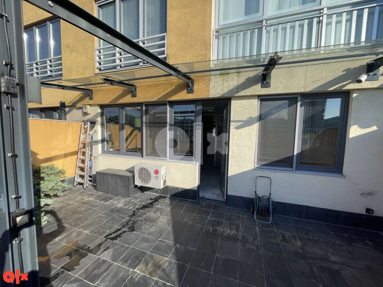 Poslovni kancelarijski prostor  126 m2 +30m2 terasa  Čengić Vila 8