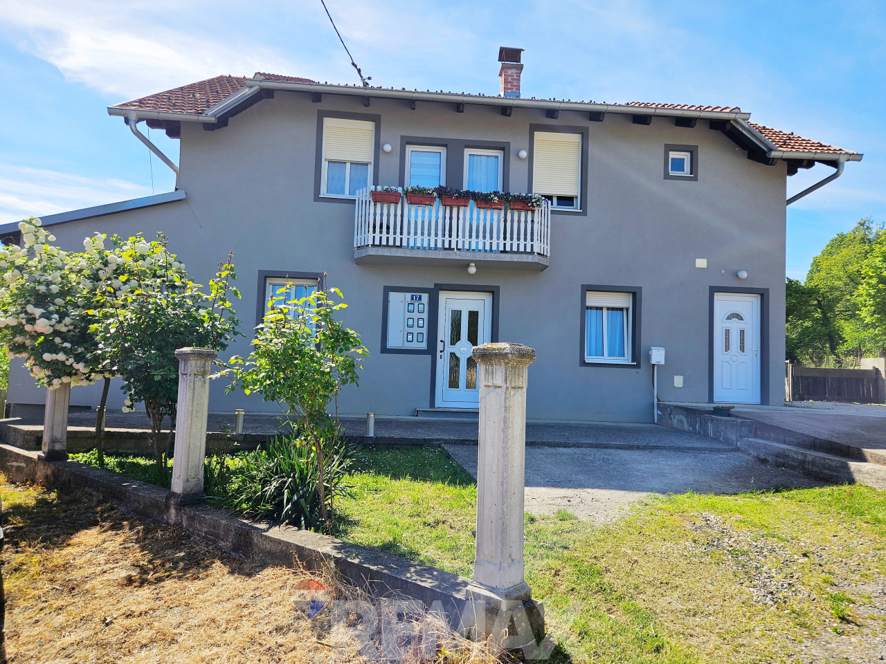 Kuća sa 5 stanova-idealno za porodicu, vrtić, starački dom i sl. 6
