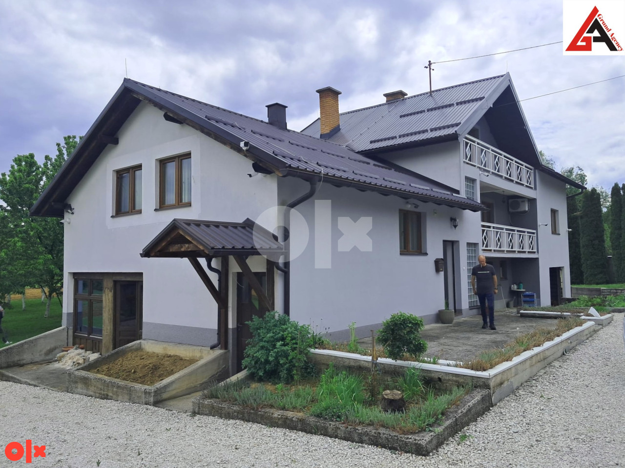 Kuća sa 240 m2 stamb. pr. i 3160 m2 okuć.-Dolac na Lašvi-TRAVNIK