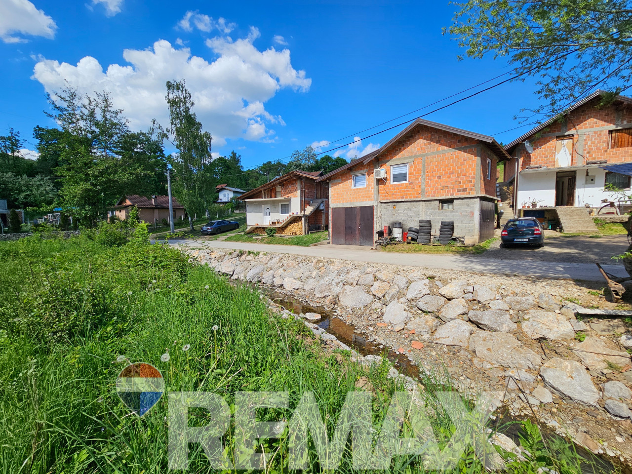 Vikendica u Priječanima | Ravan plac 1113m2 | 10 km od centra 13