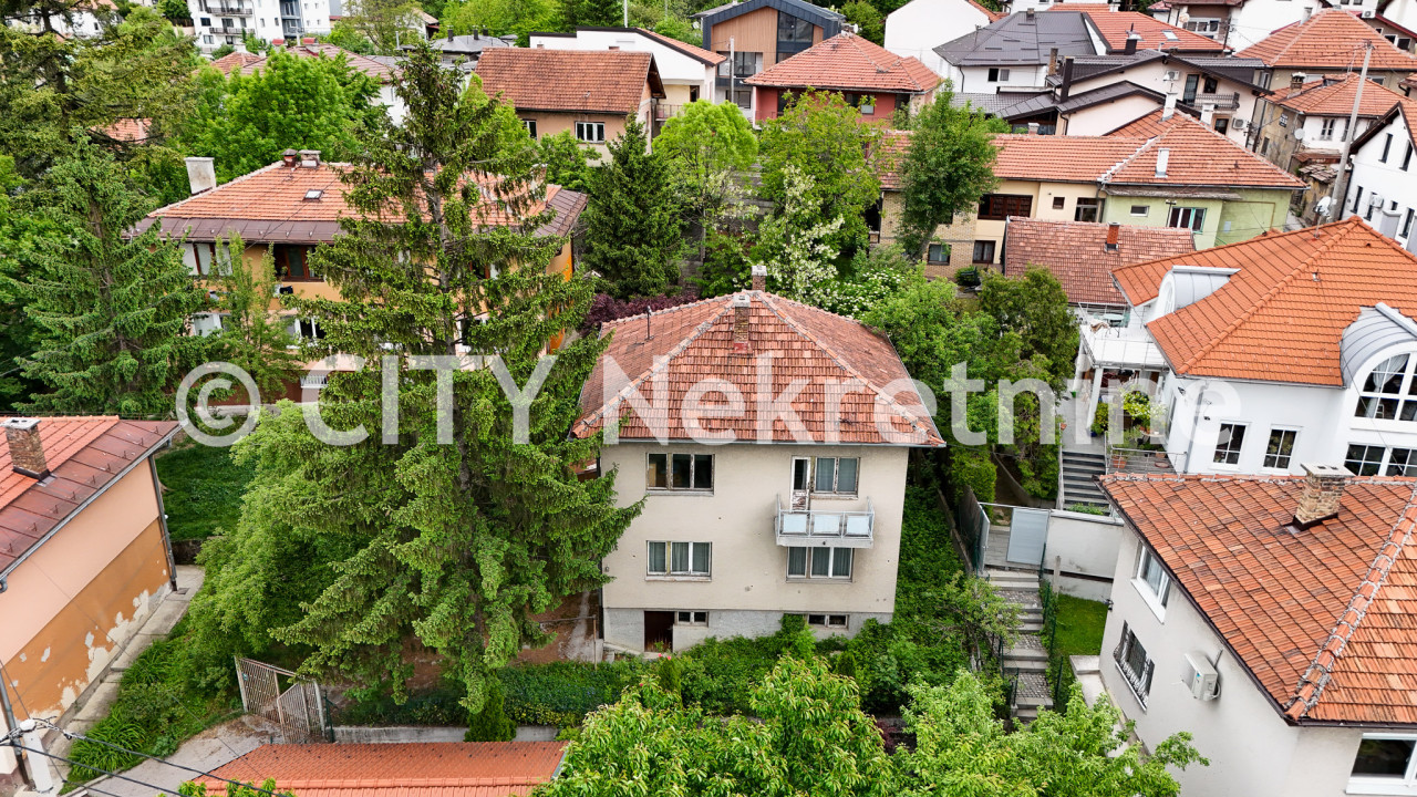 Kuća sa dvorištem - Stari Grad - Čadordžina - 170 m2
