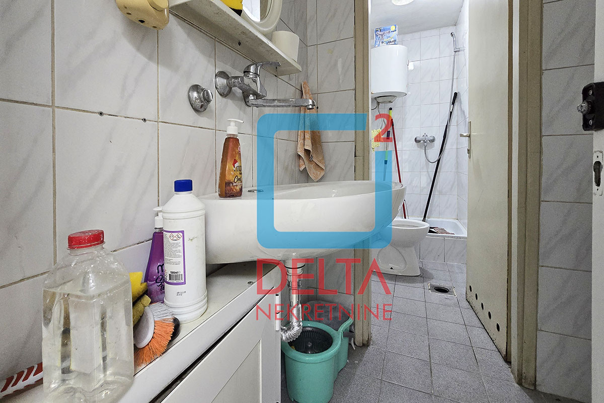 Poslovni / skladišni prostor  / 310m2 / Adema Buće / Buća Potok 11