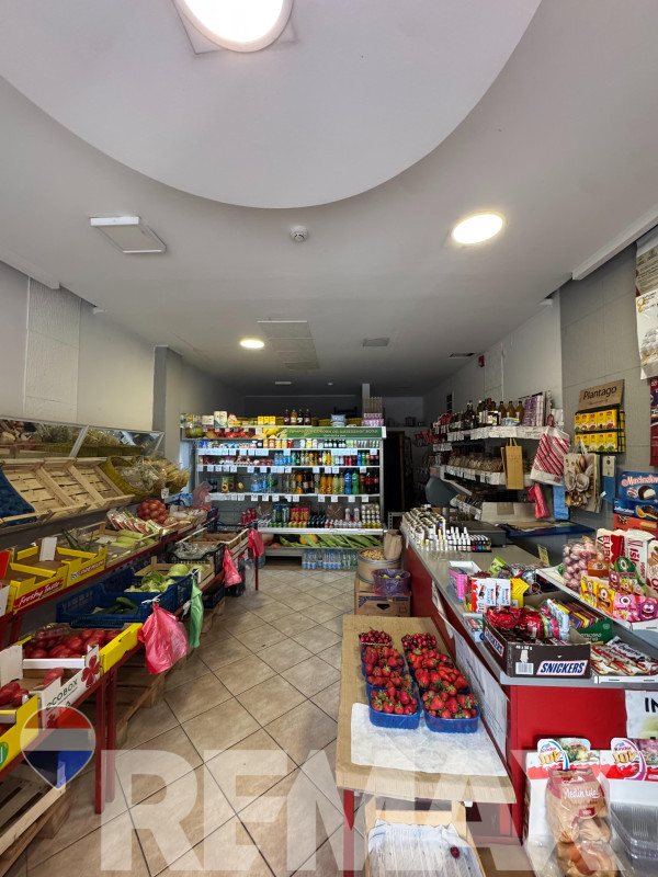 Poslovni prostor 40m2 | Lazarevo 3