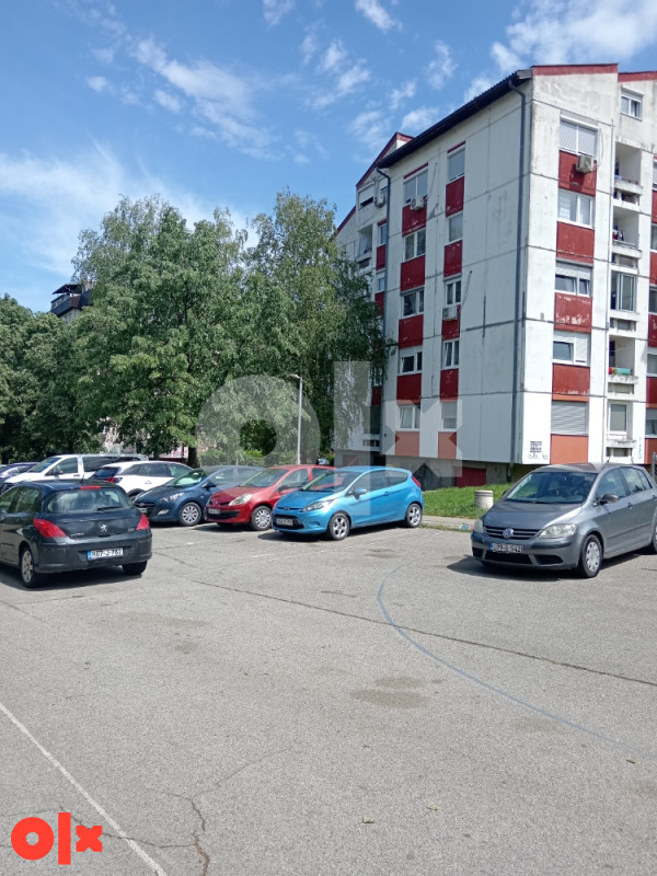 RENOVIRAN ČETVEROSOBAN STAN