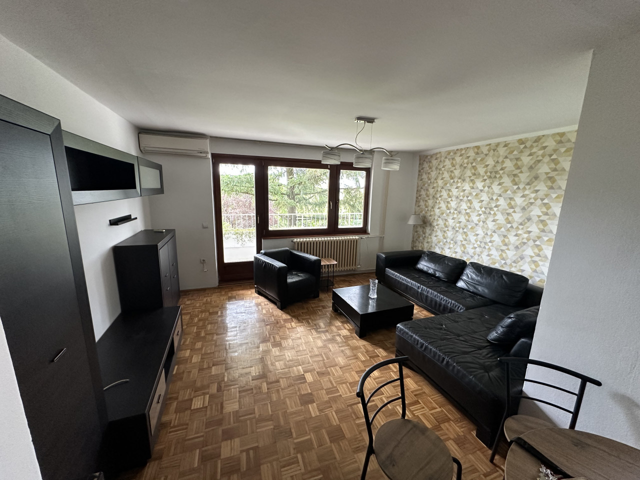 Četverosoban kompletno namješten stan - 90 m2