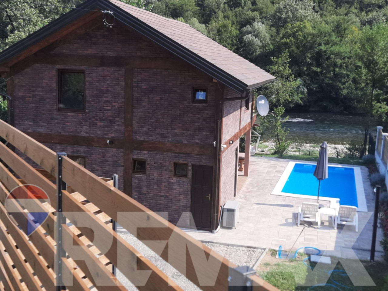 Na prodaju - Novoizgrađeno konačište sa bazenom, Krupa na Vrbasu