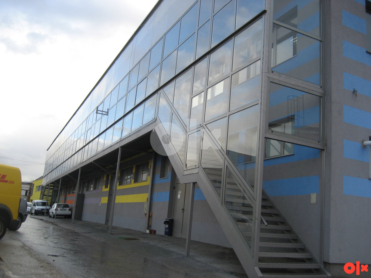 Skladište i kancelarijski prostor 3x400 m2