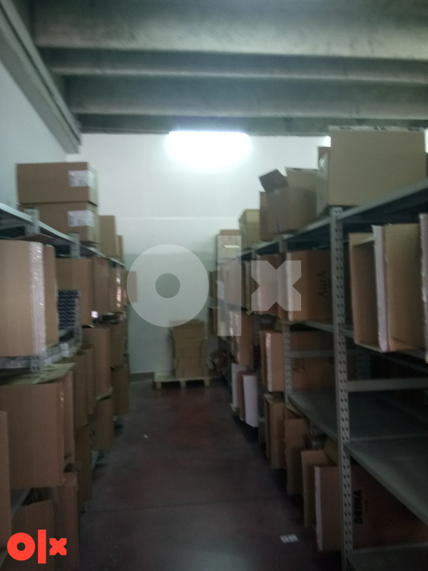Skladište i kancelarijski prostor 3x400 m2 3