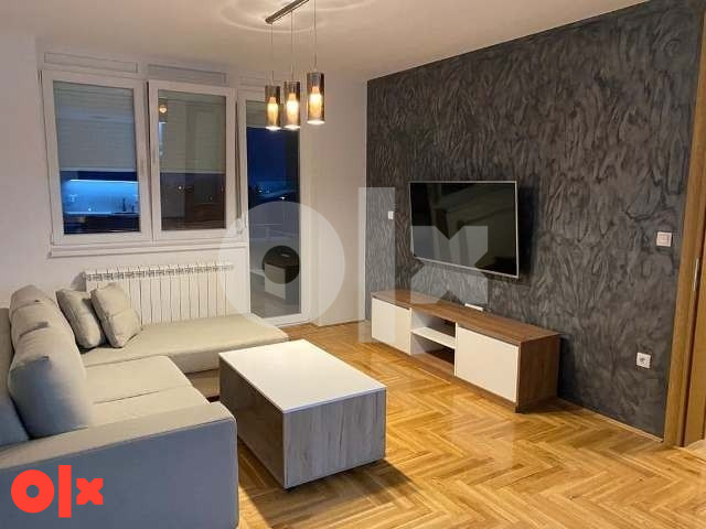 Najam - četverosoban stan 71m2 - ul. Trg Kralja Aleksandra