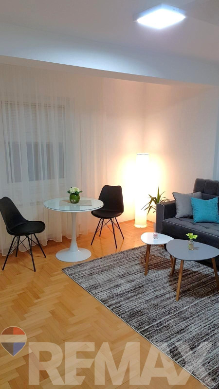 Odličan dvosoban namješten stan sa garažom-Mejdan / Obilićevo