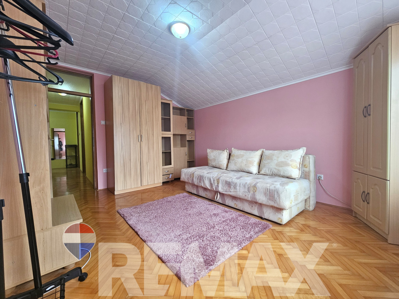 Trosoban stan za najam 72 m² | Hiseta - Widok 4