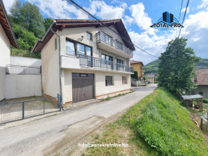 House with a yard 217 m² / Hadžići