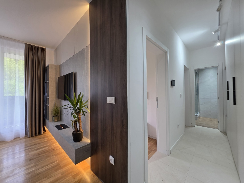 Prodaja opremljen trosoban apartman Trebević 18