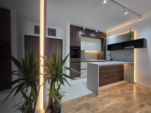 Prodaja opremljen trosoban apartman Trebević