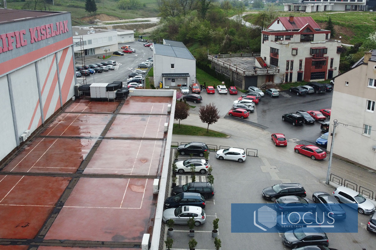 LOCUS: Kuća površine 700m2 pored TC Pacifik, Kiseljak 2