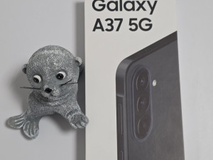 Galaxy A37 5G 6/128GB 2 God Garancija Novo Zapakovano