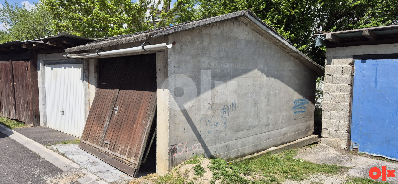 2 garaže - Velika Kladuša