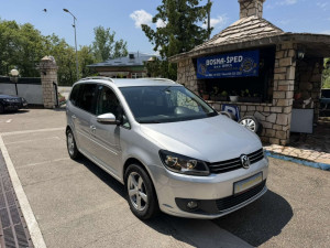 Volkswagen Touran 1.6 TDI DSG 7 Sjedista NAVI reg.do 6/27.g