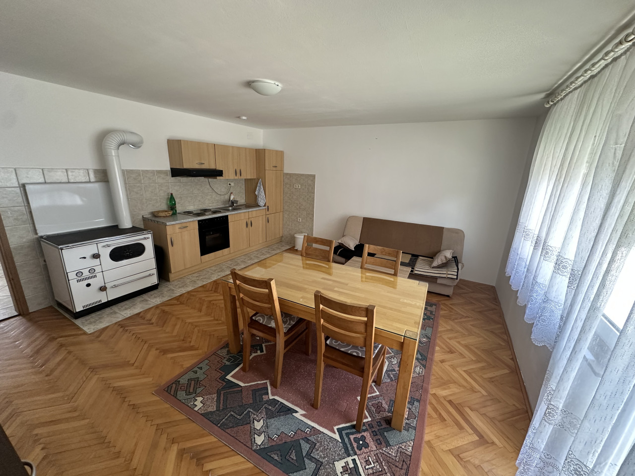 Namješten četverosoban stan na Laušu - 100 m² - Widok 4