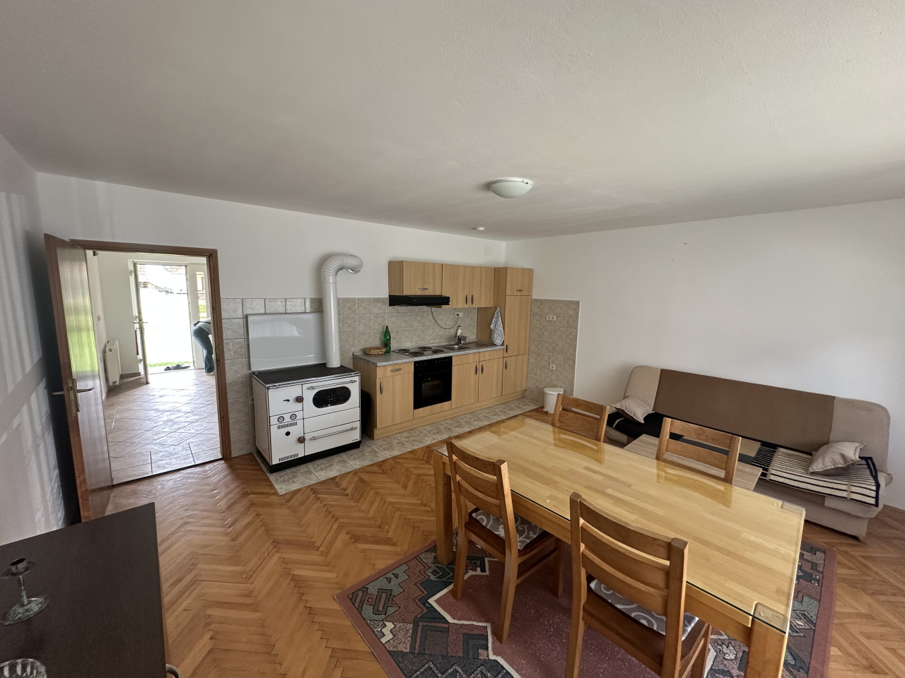 Namješten četverosoban stan na Laušu - 100 m² - Widok 5