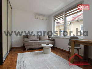 PROSTOR izdaje: Garsonjera, 24m2, Centar