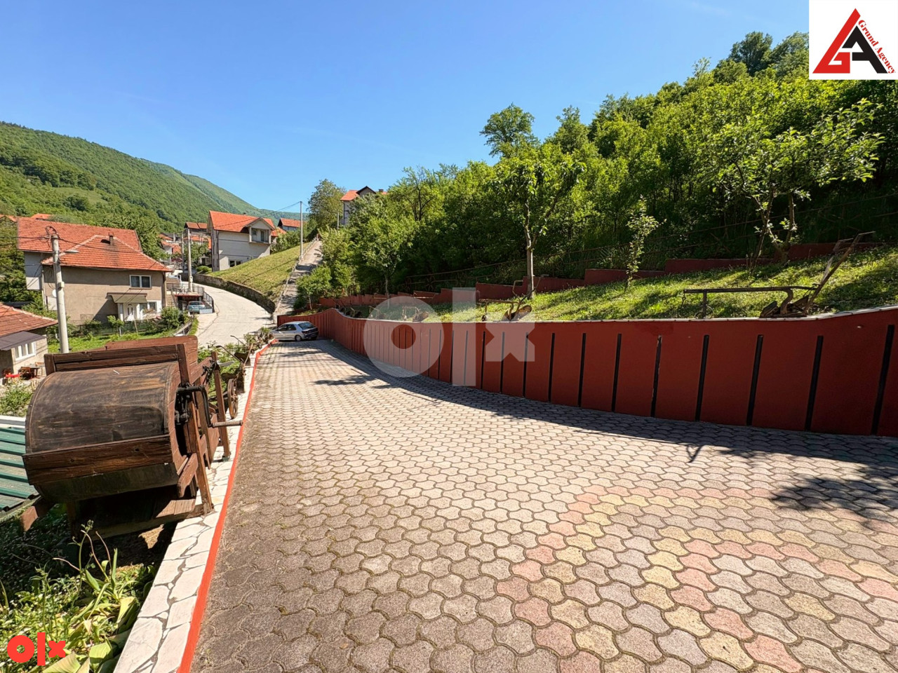 Kuća 204 m2 i 1661 m2 okućnice i 82 m2 posl. pr. -  Zenica 7