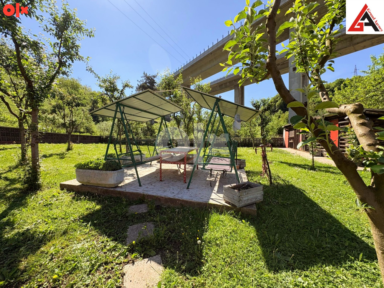 Kuća 204 m2 i 1661 m2 okućnice i 82 m2 posl. pr. -  Zenica 17
