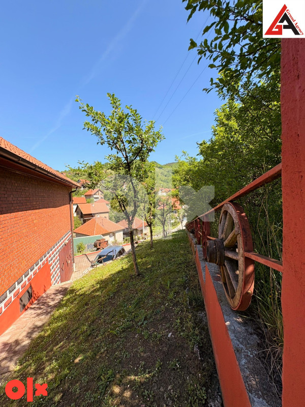 Kuća 204 m2 i 1661 m2 okućnice i 82 m2 posl. pr. -  Zenica 15