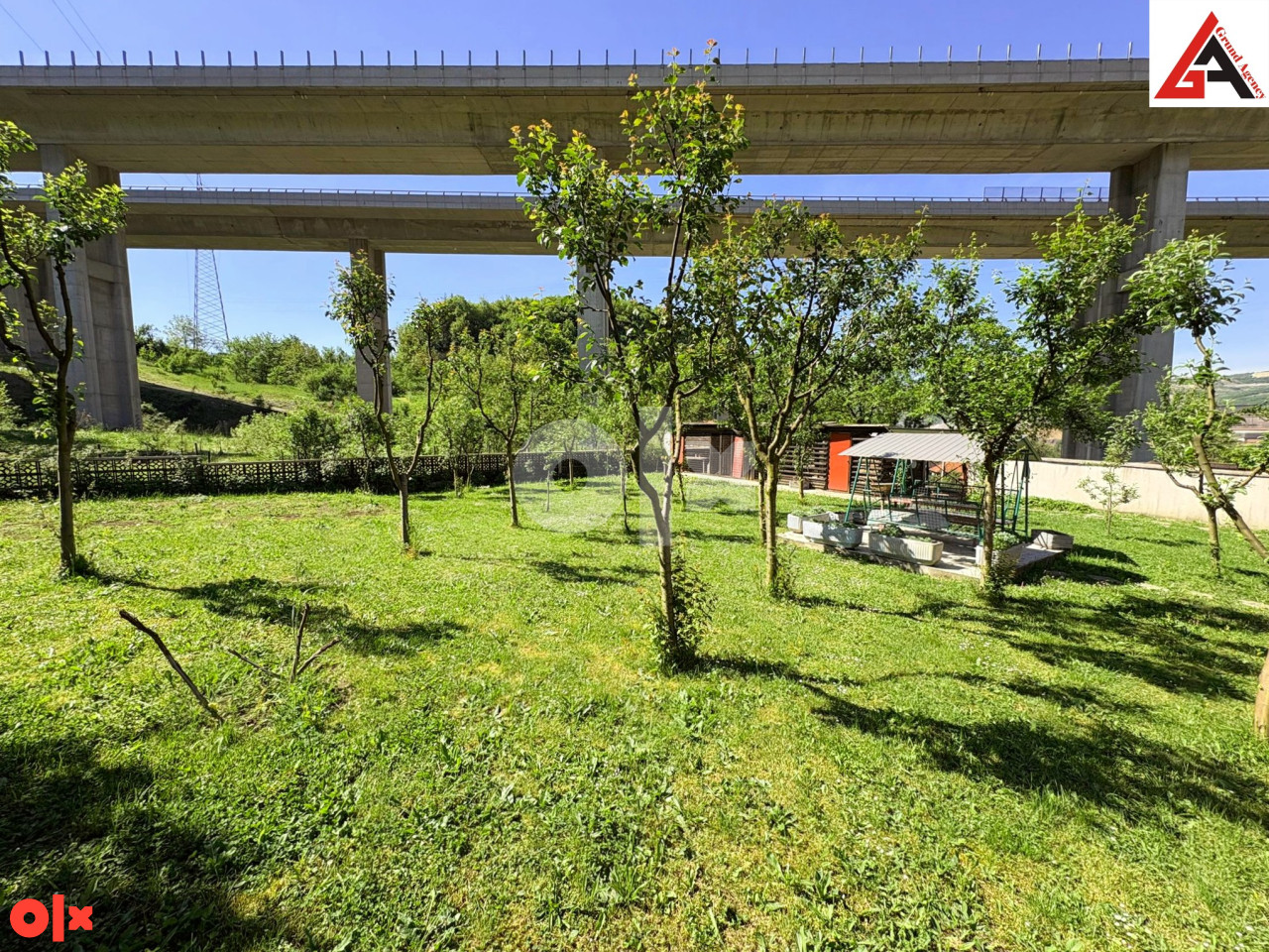 Kuća 204 m2 i 1661 m2 okućnice i 82 m2 posl. pr. -  Zenica 18