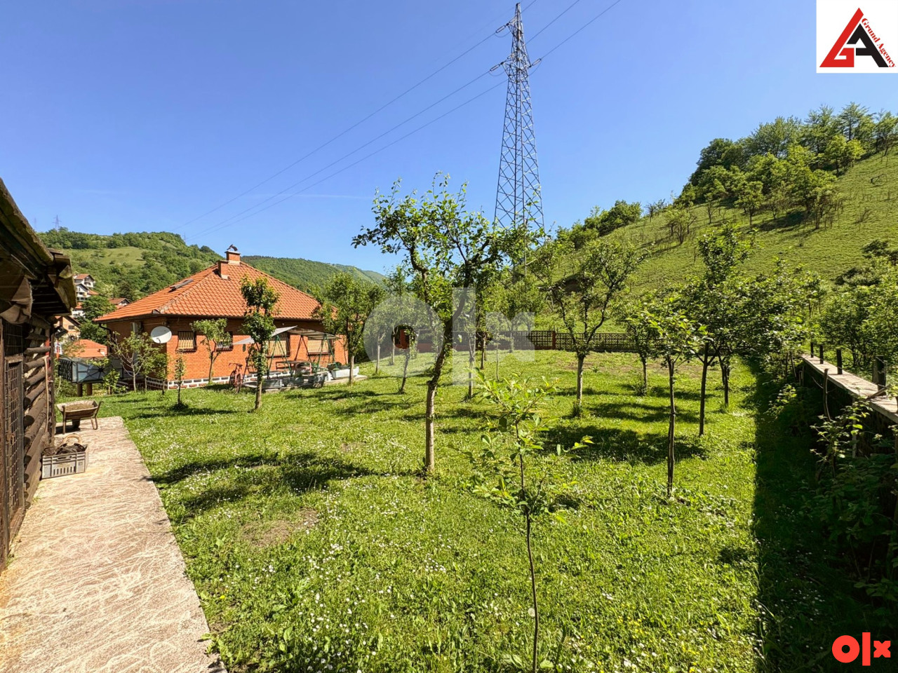 Kuća 204 m2 i 1661 m2 okućnice i 82 m2 posl. pr. -  Zenica 19