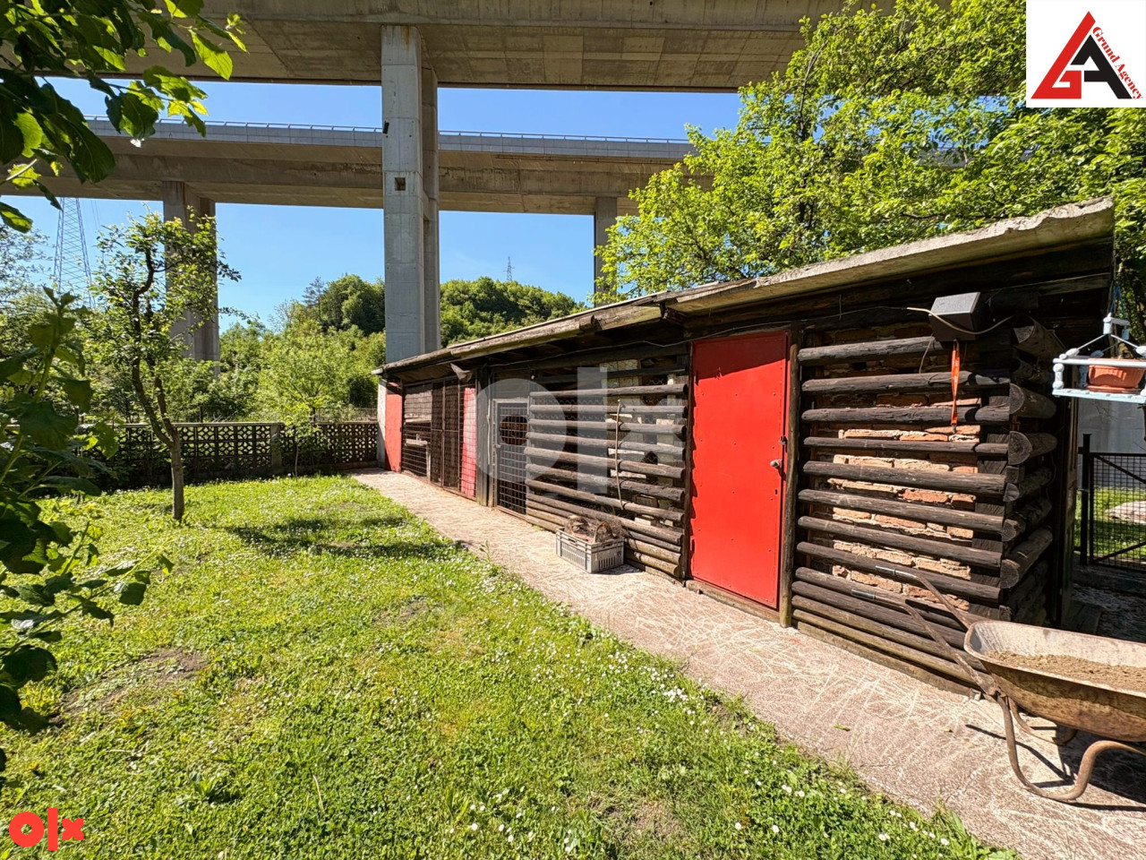 Kuća 204 m2 i 1661 m2 okućnice i 82 m2 posl. pr. -  Zenica 22