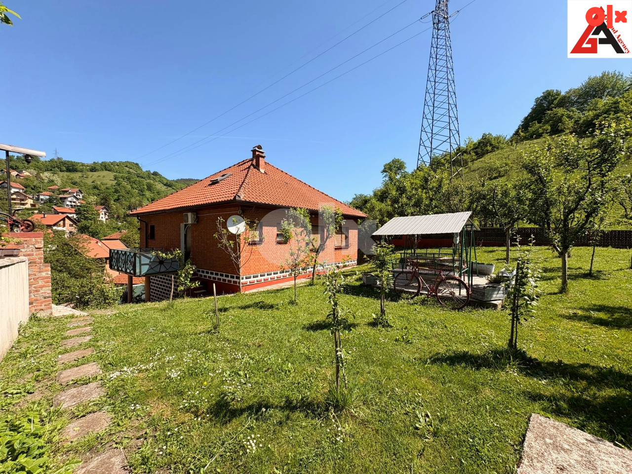 Kuća 204 m2 i 1661 m2 okućnice i 82 m2 posl. pr. -  Zenica 12