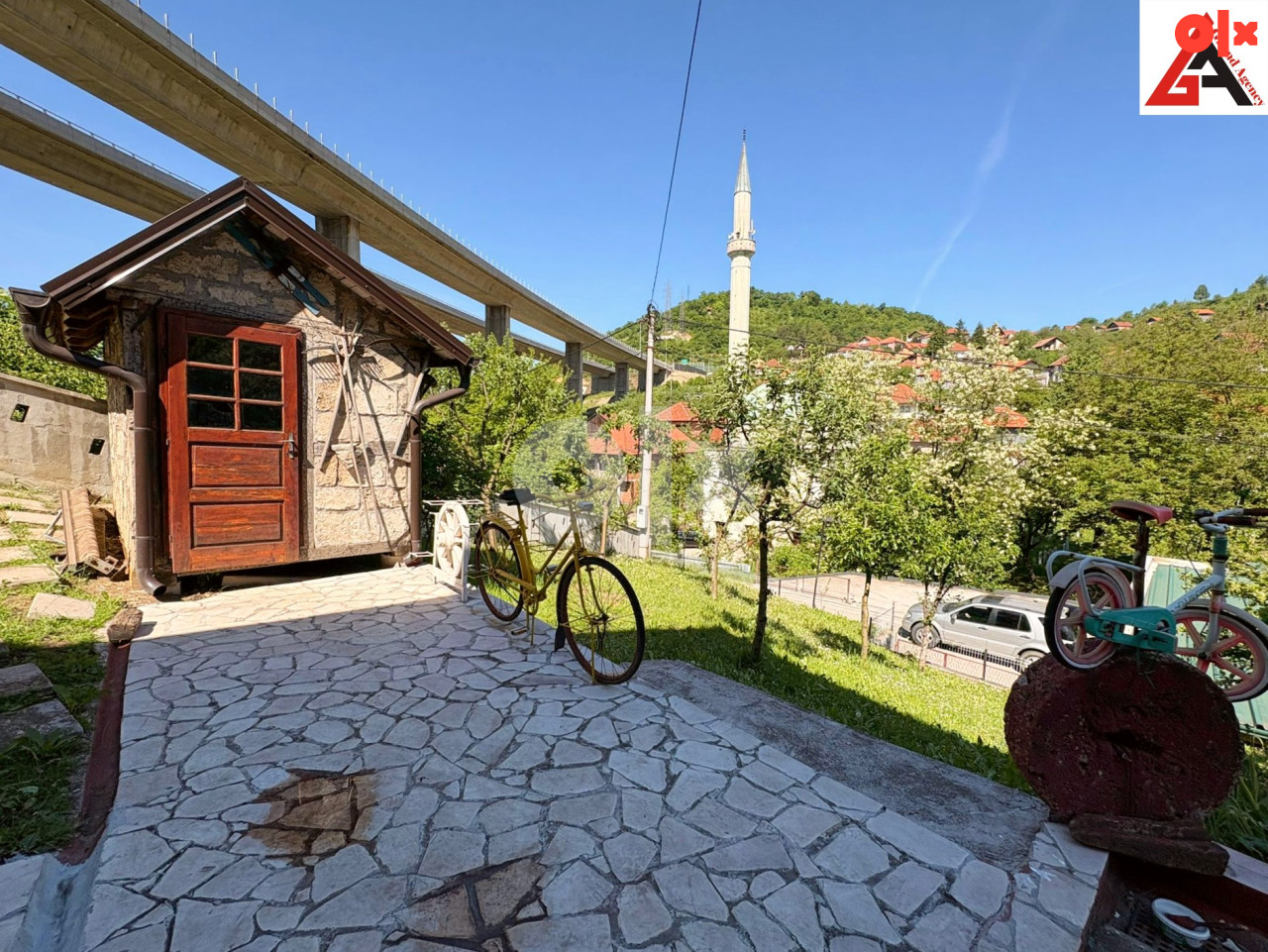 Kuća 204 m2 i 1661 m2 okućnice i 82 m2 posl. pr. -  Zenica 21